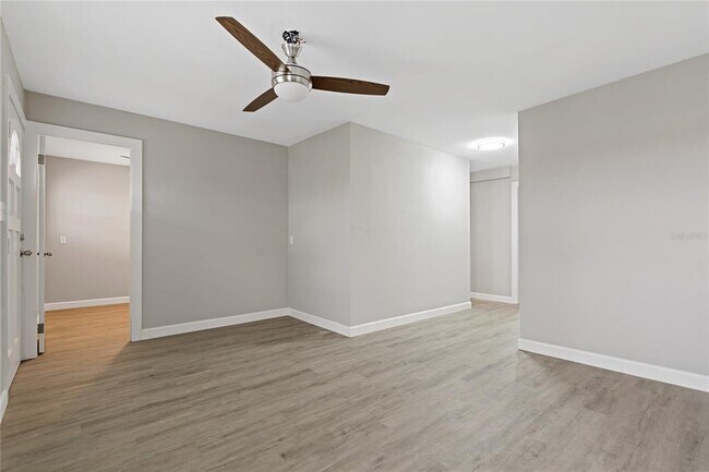 Building Photo - 8441 Bayshore Dr