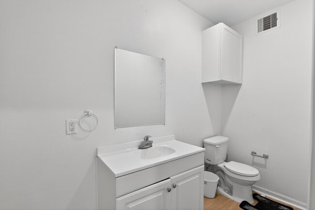 Building Photo - 1548 W 5th St