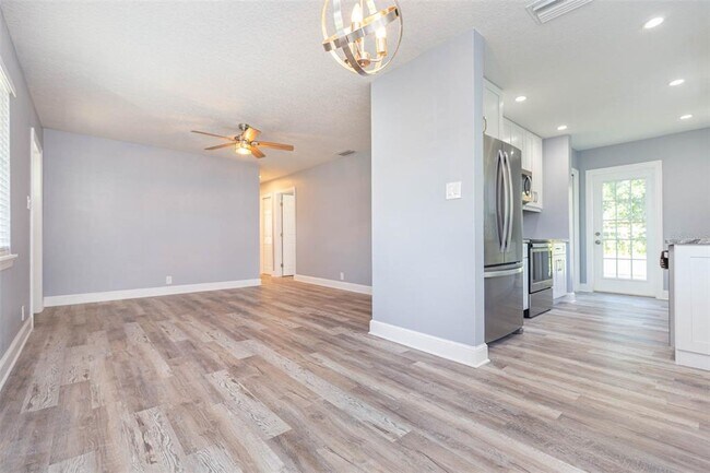 Building Photo - 3911 W Tyson Ave