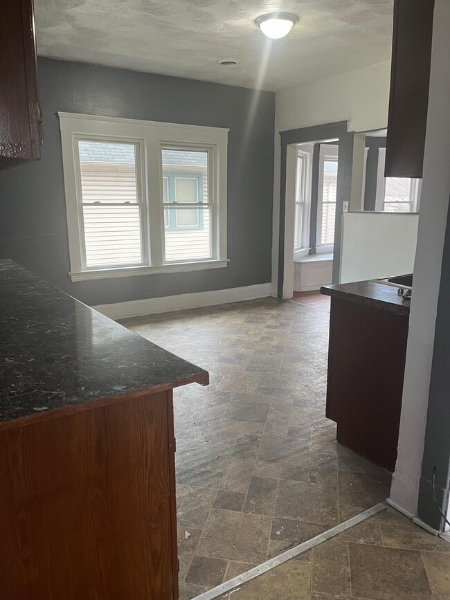 Building Photo - 2989 E 61st St