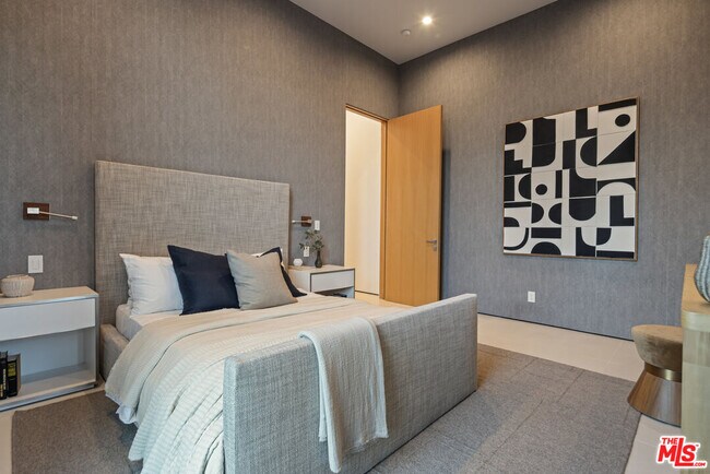 Building Photo - 16801 Oak View Dr