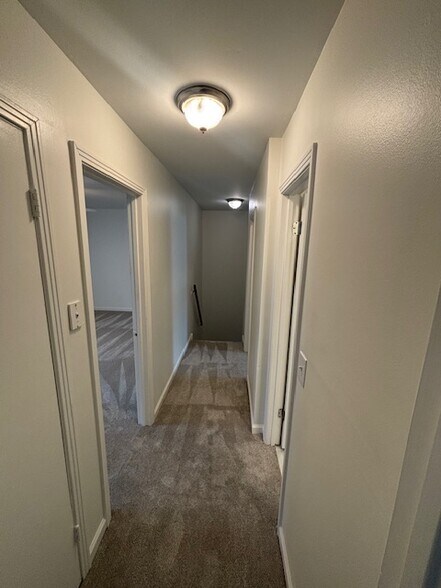 Building Photo - 510 Basswood Ave