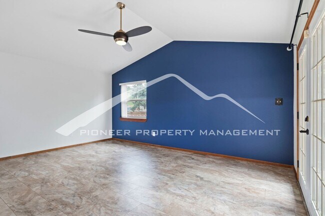 Building Photo - 1024 Pike Dr