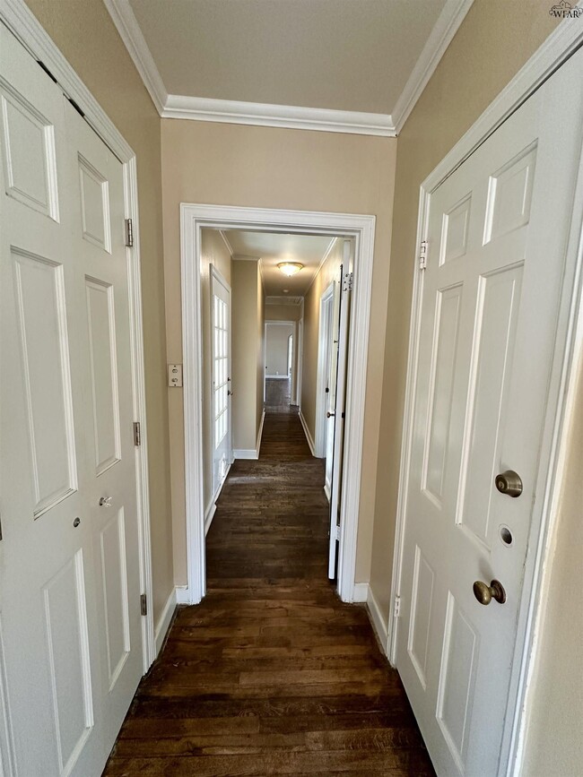 Building Photo - 2409 Ellingham