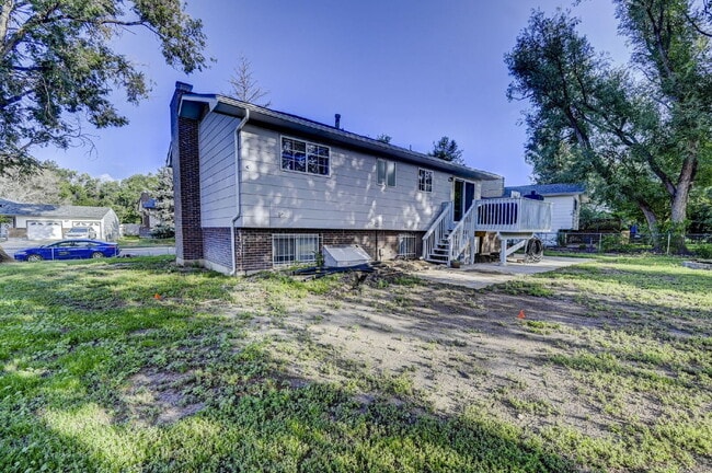 Building Photo - Charming 4-Bed Home with Bonus Room, Firep...
