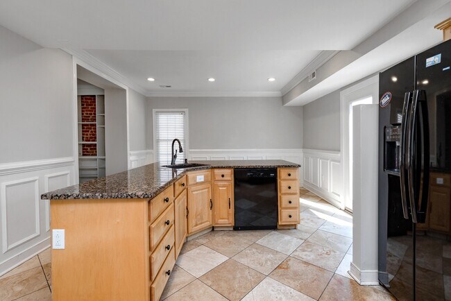 Building Photo - 706 Catherine St