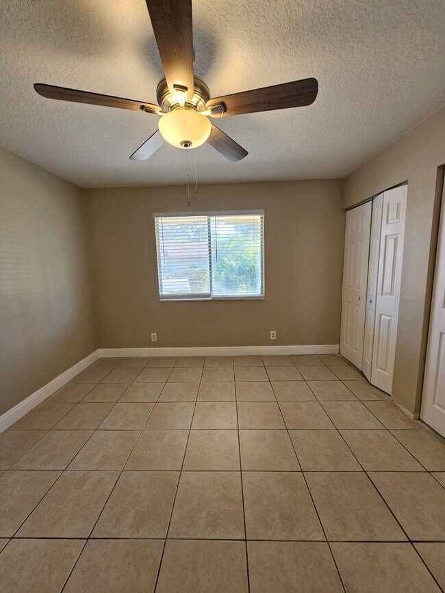 Building Photo - 4768 Orleans Ct