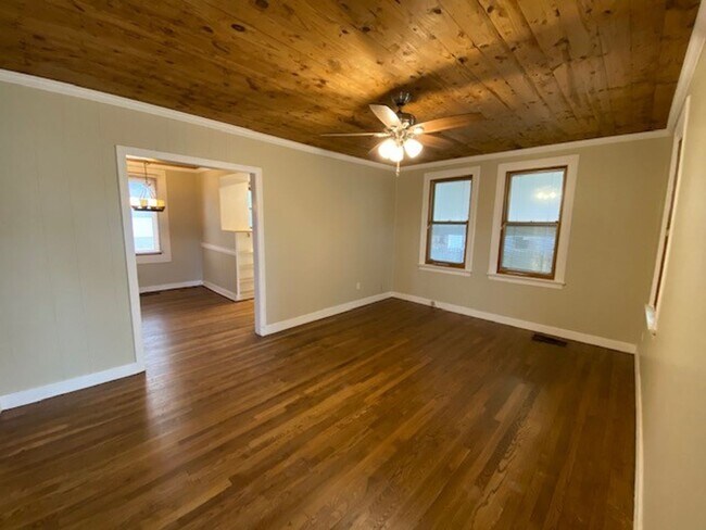 Building Photo - Newly Renovated Home in West Fondren!