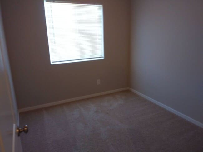 Building Photo - 2925 Mahogany St NE