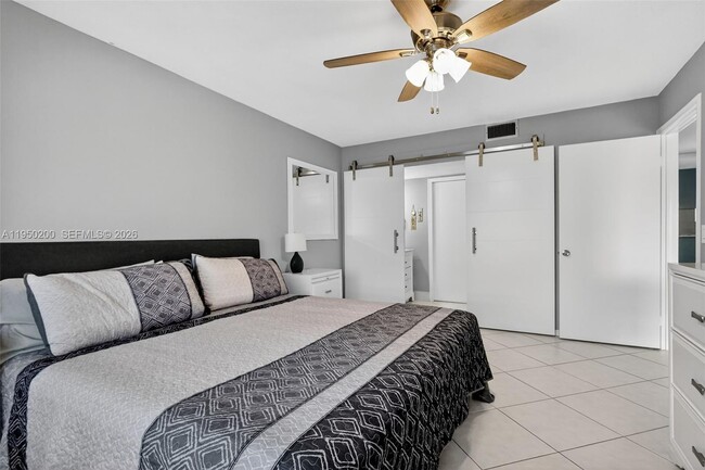 Building Photo - 13100 SW 11th Ct