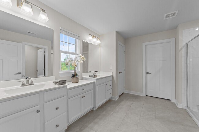 Building Photo - 3700 Horton Hill Dr