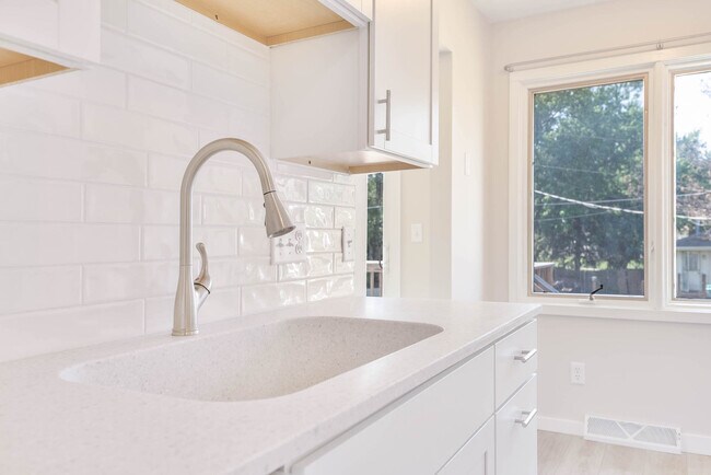 Building Photo - 10723 Browne St