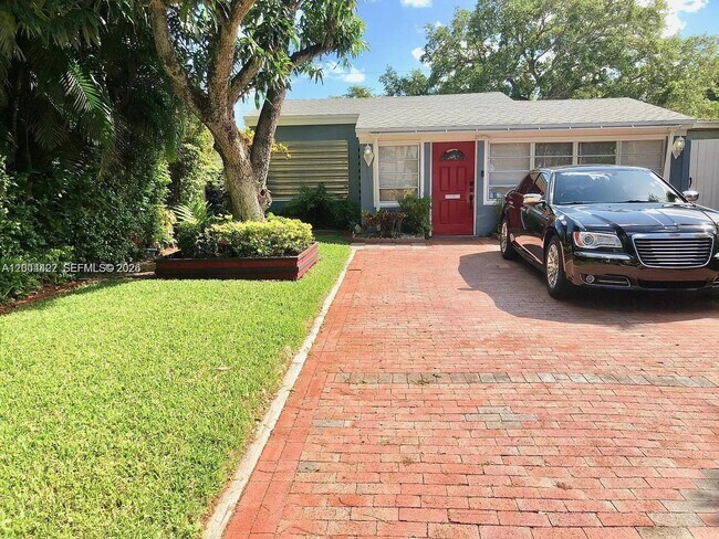 Building Photo - 2140 NE 180th St