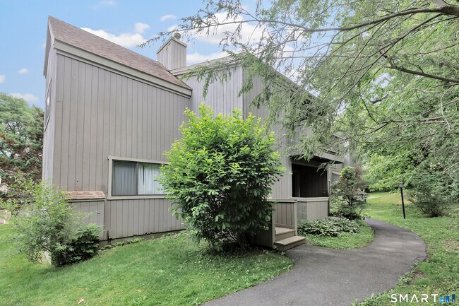 Building Photo - 14 Algonquin Ln