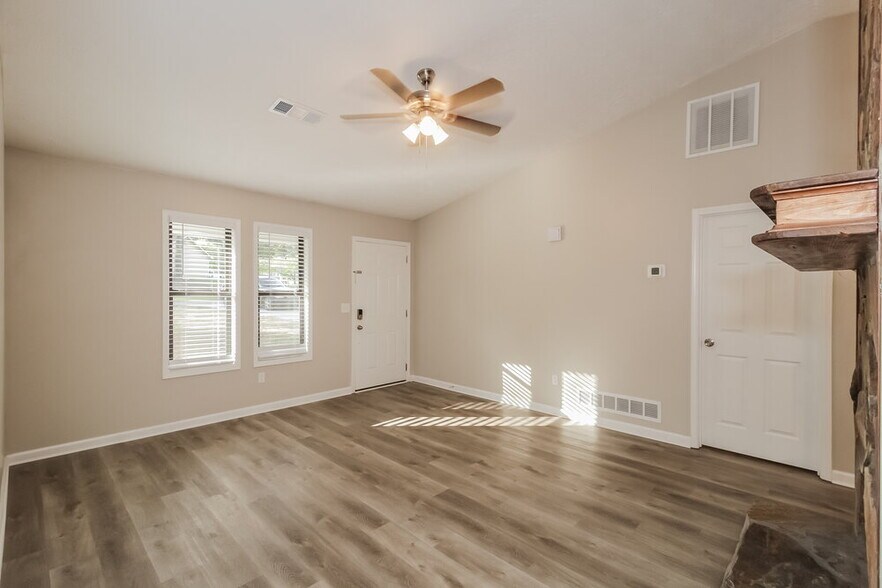 Building Photo - 3263 Mustang Dr