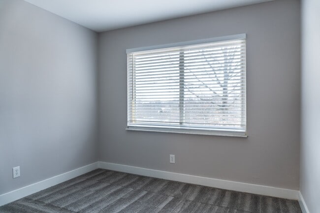 Building Photo - Two bedroom renovated apartment