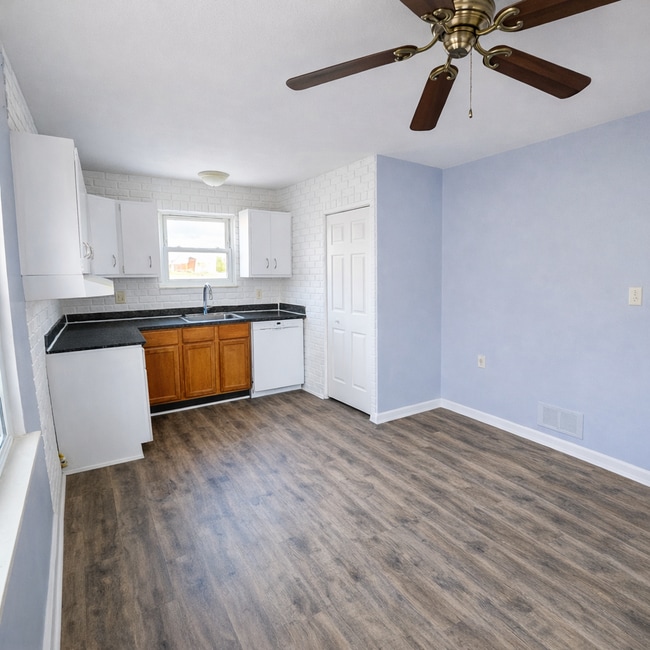 Building Photo - 2105 Council Ave