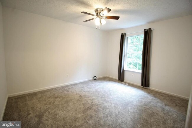 Building Photo - 18040 Tebbs Ln
