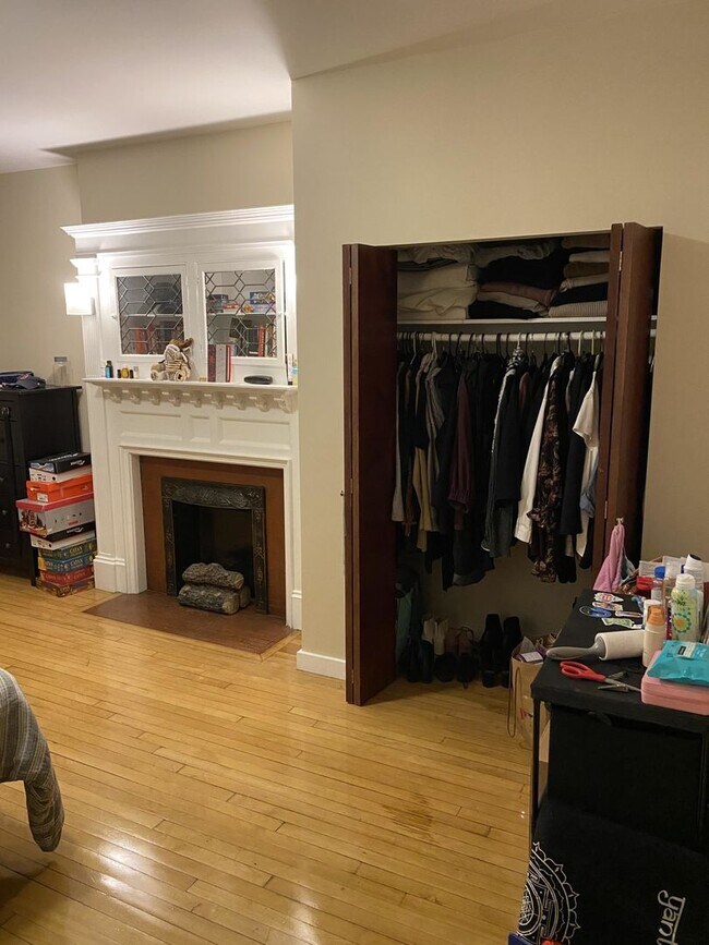 Building Photo - HUGE 2 bed in Allston