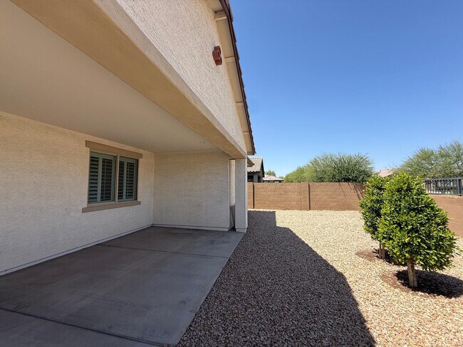 Building Photo - 15744 W Jefferson St