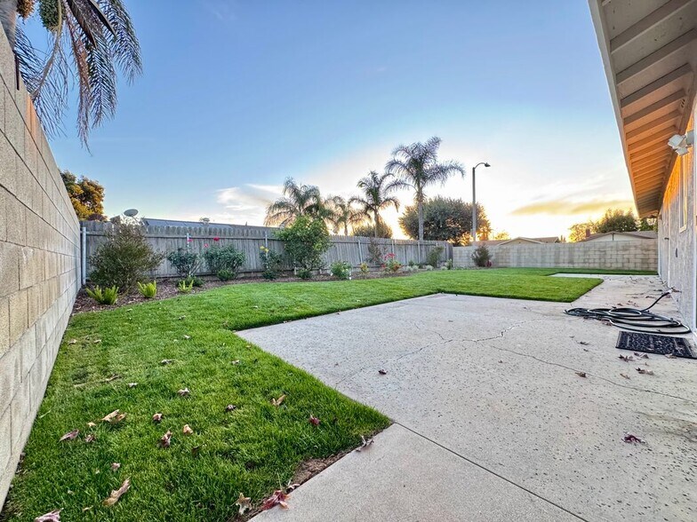 Building Photo - 2912 E Brookside Ct