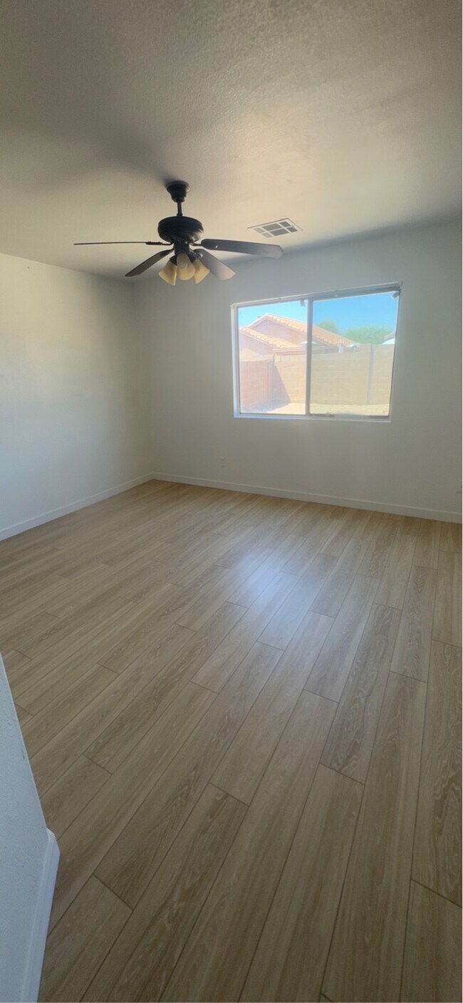 Building Photo - 1086 E Santa Cruz Ln