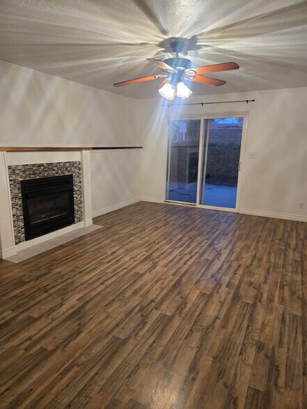 Building Photo - 547 1st St