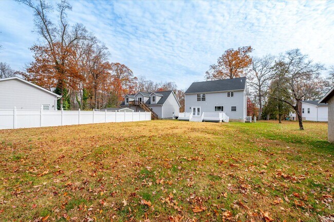 Building Photo - 2942 S Haven Dr