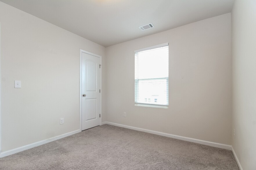 Building Photo - 508 Wagon Trail