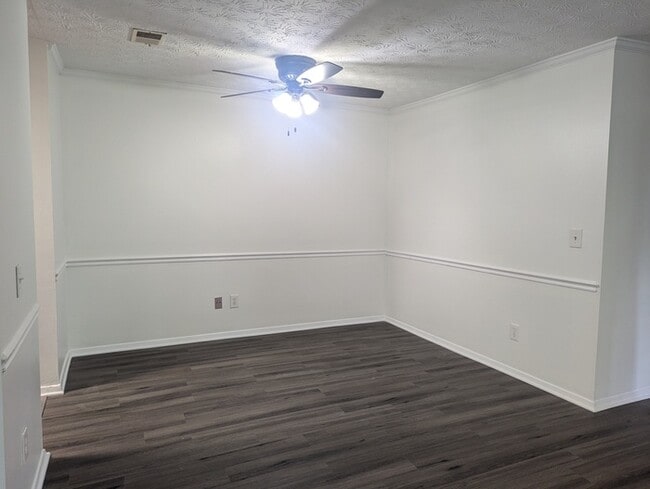 Building Photo - Charming 2-Bedroom, 2-Bath Condo with Mode...