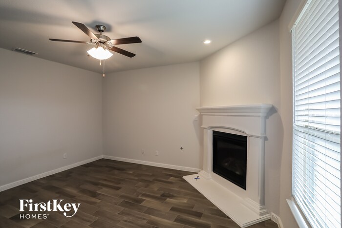 Building Photo - 15953 Hayes Ridge Dr