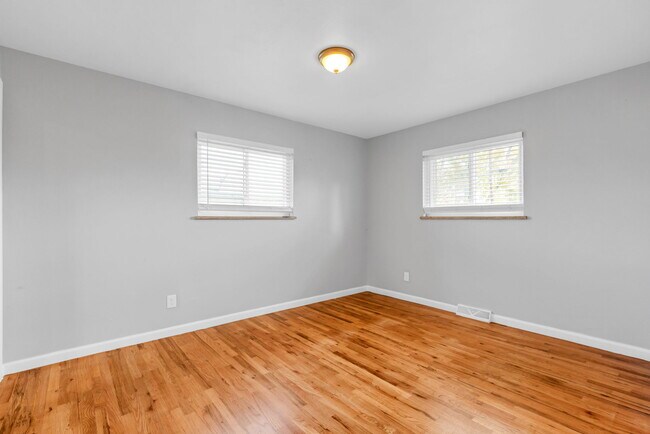 Building Photo - 1230 S Pierce St