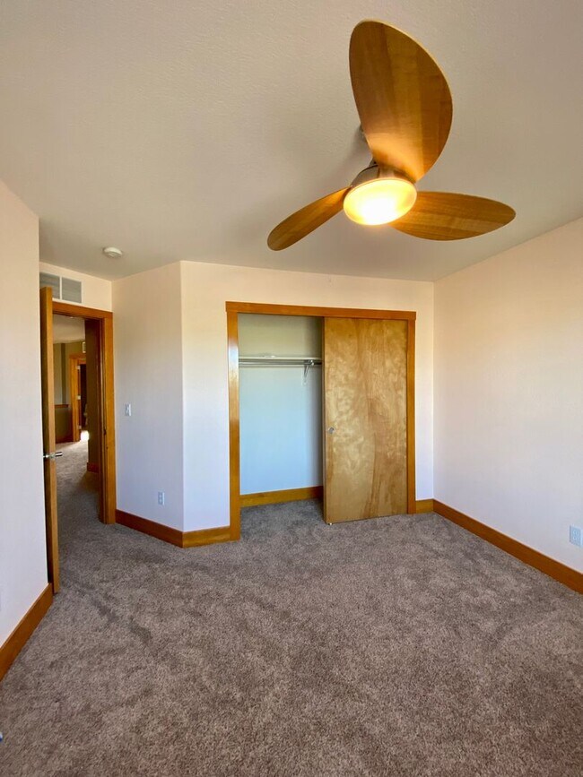 Building Photo - Immaculate 4 bed 3.5 Bath with Mountain Views and Unique Amenities!  Pet Friendly! Desirable 80922!