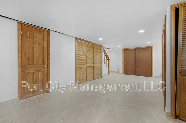 Building Photo - 730 Rappolla St