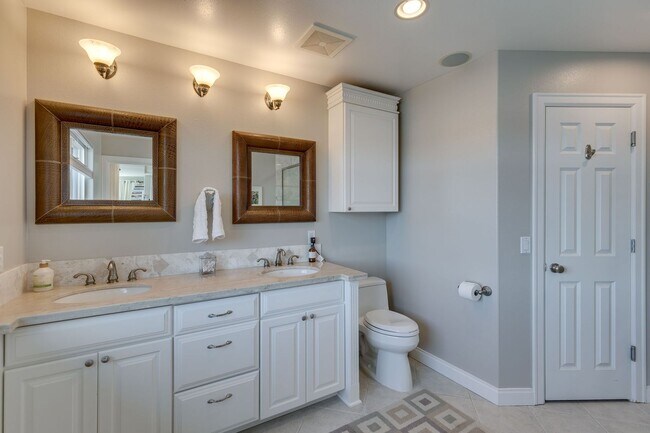 Building Photo - 5bd/3.75ba Sammamish Home