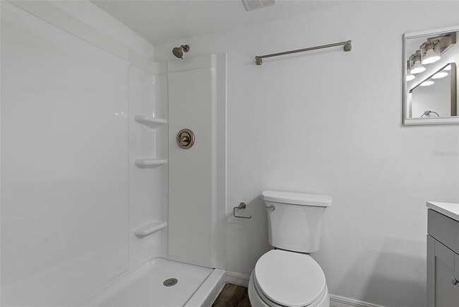 Building Photo - 60 Club House Dr