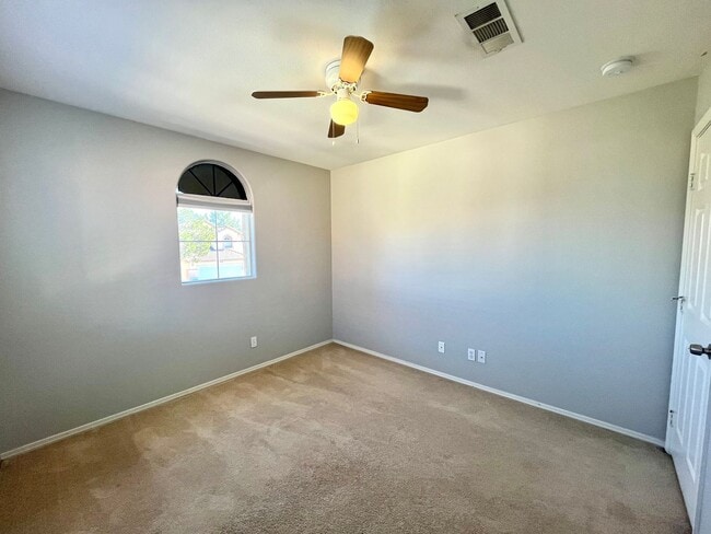 Building Photo - **$800 OFF MOVE IN BY 12/01/25**Spacious 3 Bedroom, 2.5 Bath Home with No HOA and Modern Finishes
