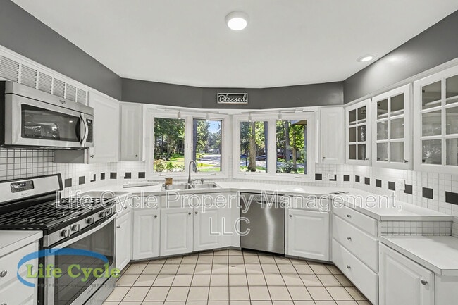Building Photo - 4395 Shady Oak Ct