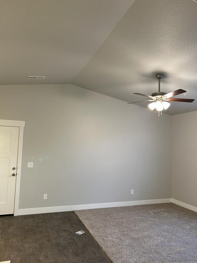 Building Photo - 938 W Coral Charm Way