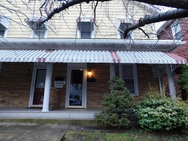 Building Photo - 214 Grand Ave