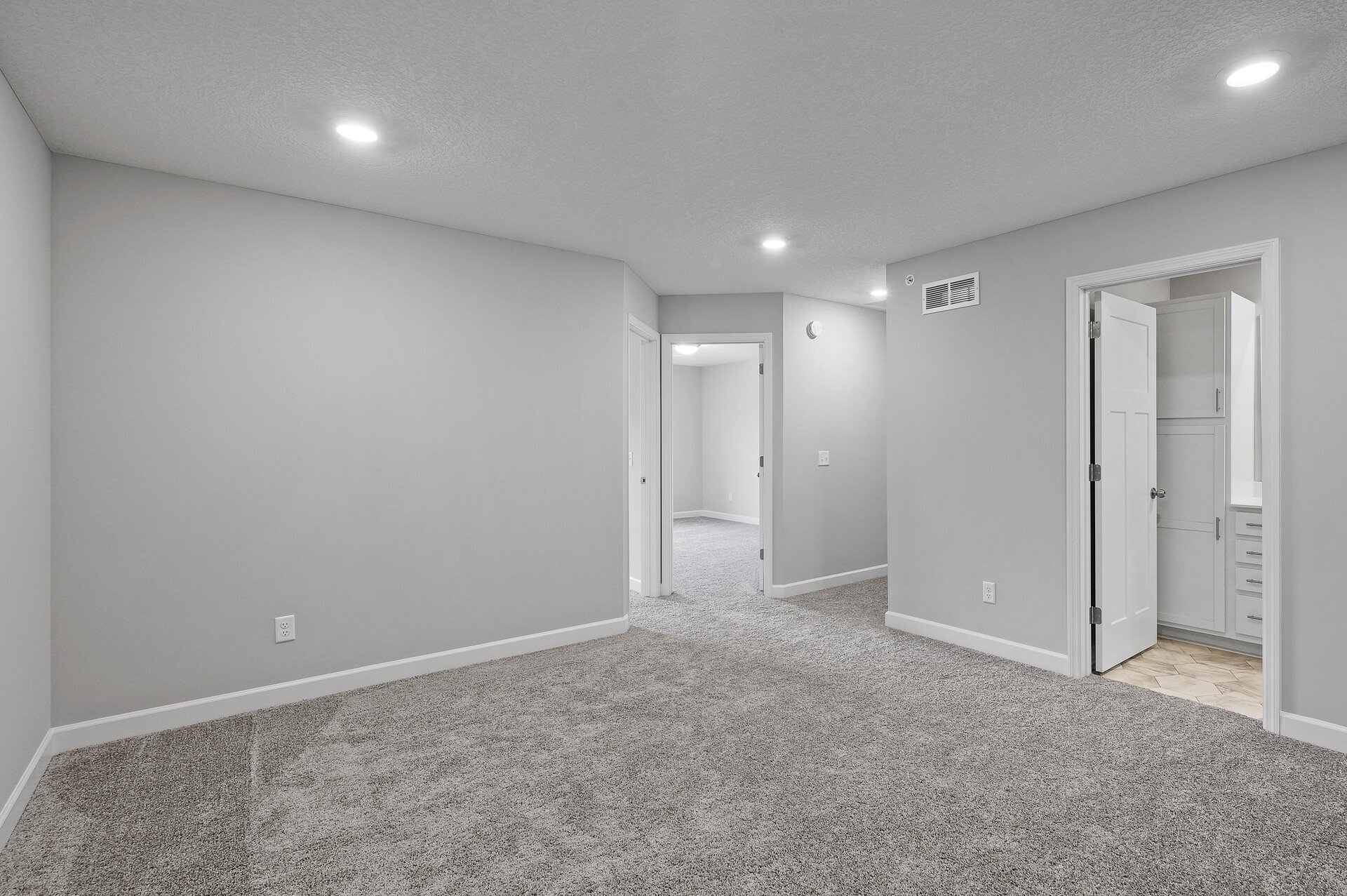 Building Photo - 15008 Ahena Curv