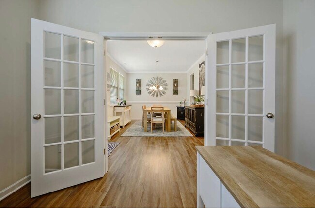 Building Photo - 155 Rossell Park Cir