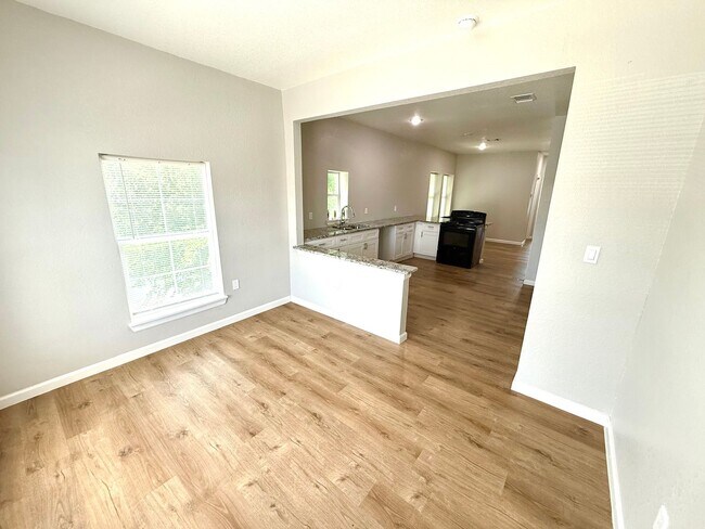 Building Photo - 2422 W Commerce St