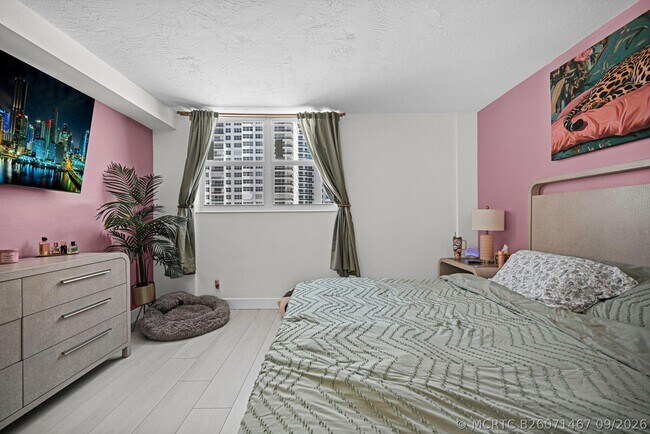 Building Photo - 3001 S Ocean Dr