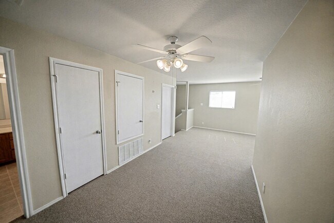 Building Photo - Beautiful 4-Bedroom Home in Bulverde Villa...