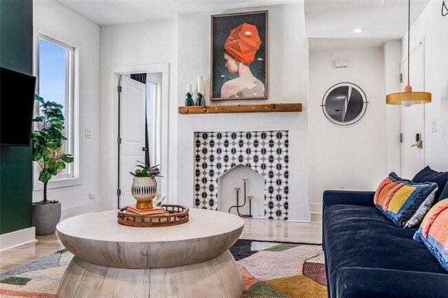 Building Photo - 724 Charles Allen Dr NE