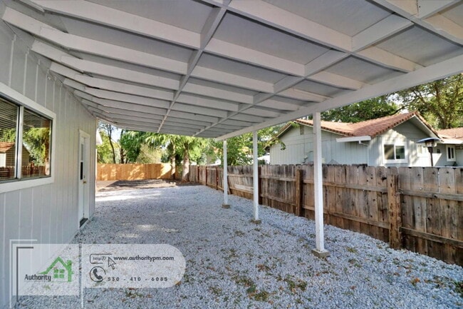 Building Photo - 155 Mary Ln