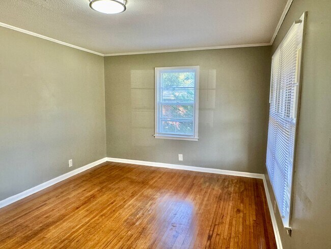 Building Photo - Beautifully Updated 3-Bedroom, 2-Bath Home...