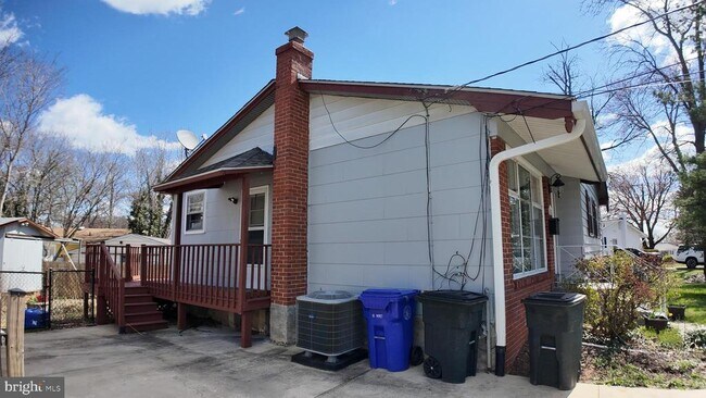 Building Photo - 4419 Renn St