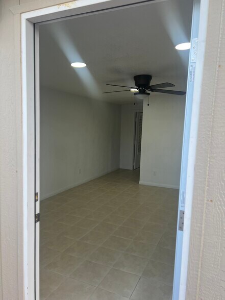 Building Photo - 4011 Placita Ave